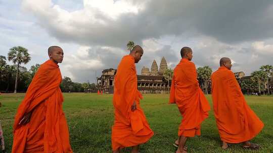 ANGKORWAT僧侣前院