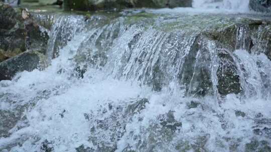 大自然溪水泉水流水潺潺