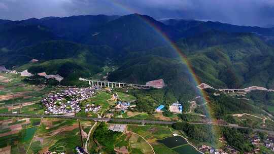 光伏 美丽乡村雨后彩虹