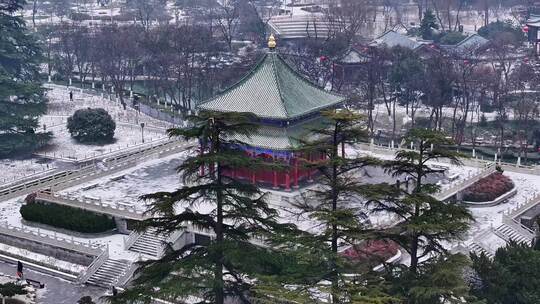 西安兴庆宫公园雪景