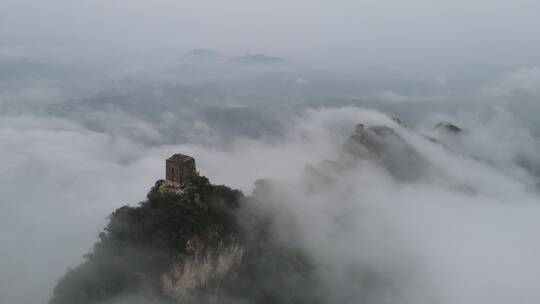 航拍雨后的北京密云司马台长城云海