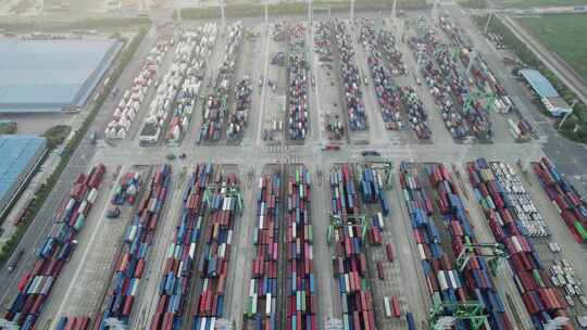 上海浦东货运集装箱码头视频素材模板下载
