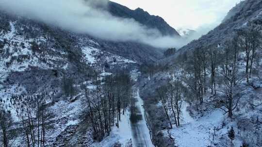 航拍四川阿坝四姑娘山双桥沟冬季雪景风光