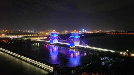 航拍扬州万福大桥夜景车流行驶空镜地标