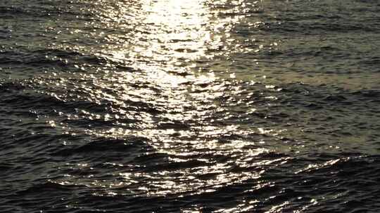 阳光水面海面灯光波光粼粼湖面俯拍特写波纹视频素材模板下载