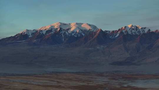 新疆喀什阿克陶塔县白沙湖喀喇昆仑山脉航拍视频素材模板下载
