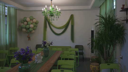 室内绿色主题布置的活动场地