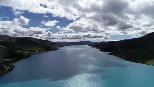 西藏美丽湖泊美景航拍