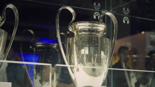足球 西班牙巴萨罗那俱乐部 欧冠奖杯视频素材模板下载