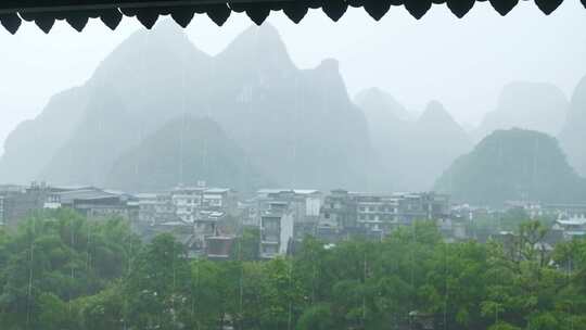 桂林山水烟雨意境阳朔兴坪喀斯特峰林