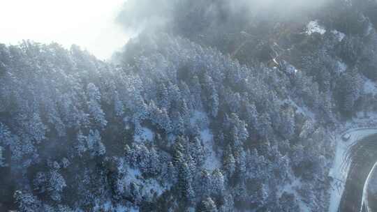 4K自然山峰冬天雪景航拍视频