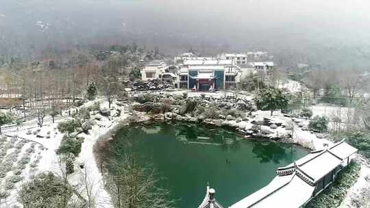 莲峰云海雪景