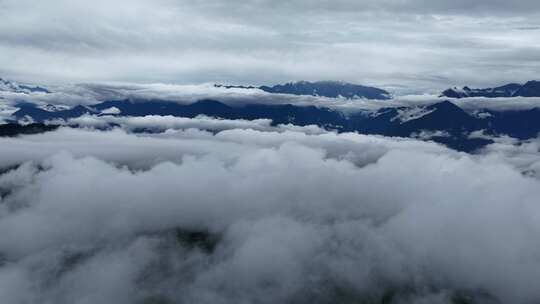 川西王岗坪景区航拍云海雪山壮丽风光