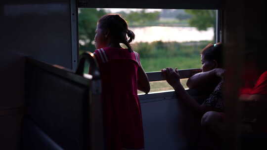 火车车窗泰国清迈曼谷斯里兰卡清晨美景