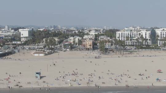 美国洛杉矶圣塔莫妮卡海滩航拍（log模式）视频素材模板下载