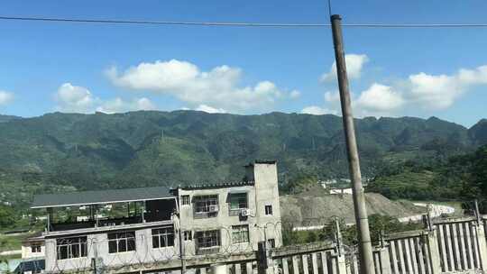 重庆彭水苗族土家族自治县的沿途自然风光