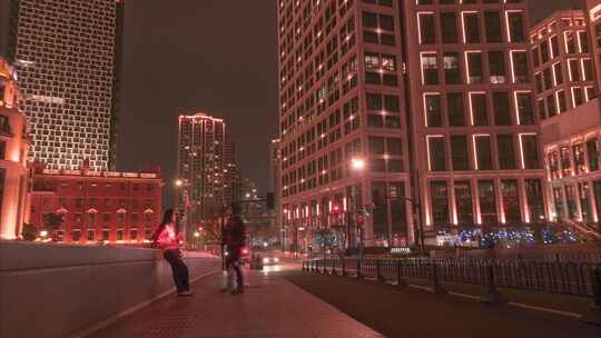 上海外滩乍浦路桥夜晚游客人流车流延时夜景