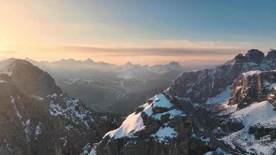 2025年会企业精神励志雪山山峰高山自然风景