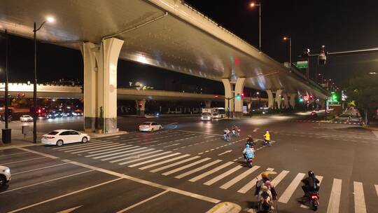 城市高架夜景航拍