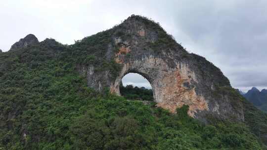 中国广西桂林市阳朔县月亮山