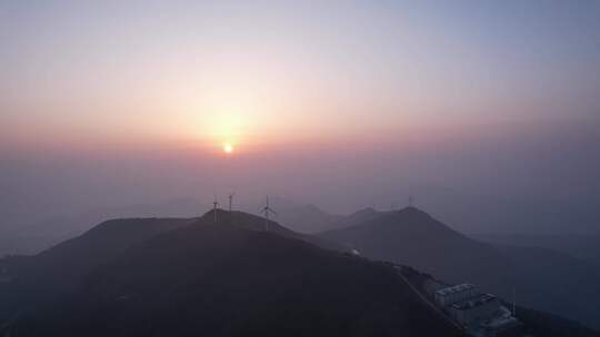 4K环绕高山山顶风车风力发电日出视频