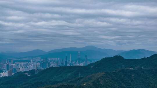 深圳上空出现糙面云极端天气景观