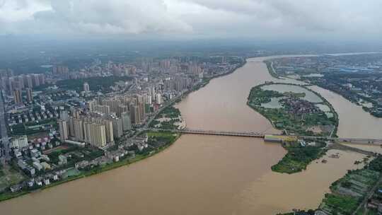 洪水超警戒水位暴雨