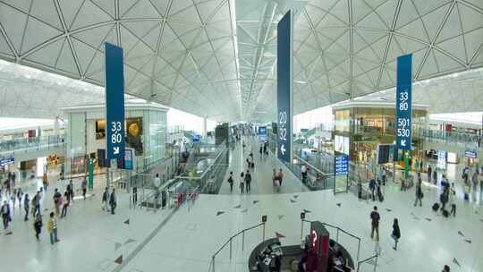俯拍香港机场来来往往的旅客延时摄影