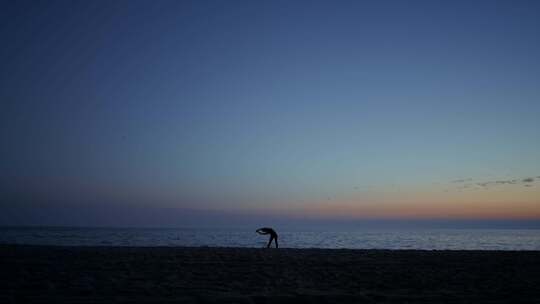 海边练瑜伽 瑜伽动作特写合集视频素材模板下载