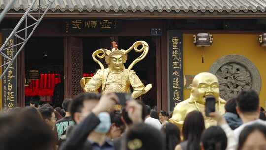 杭州灵顺寺北高峰寺庙人流游客