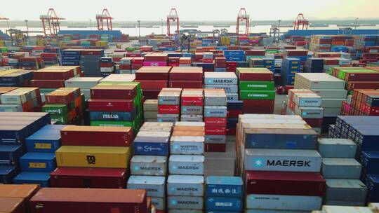 港口、码头、物流运输、航运、长江、集装箱