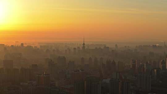 中国黑龙江哈尔滨日出晨雾城市风光航拍