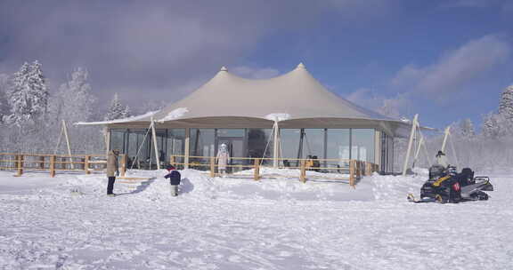 长白山雪岭木屋