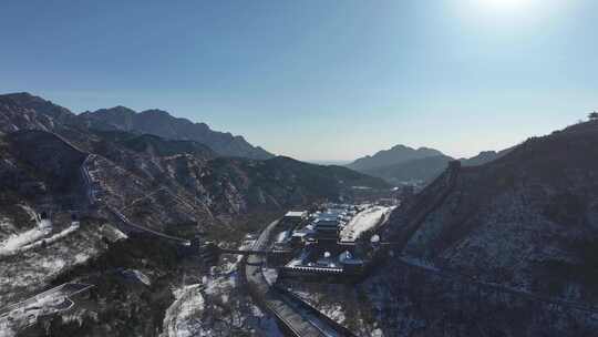 航拍居庸关北到南逆光雪景