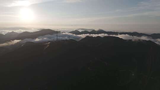 信宜大田顶日出航拍，高山云海，高山公路