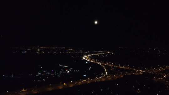 中秋城市上空的月亮航拍