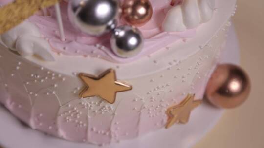 粉红色独角兽奶油生日蛋糕