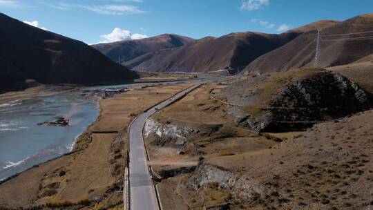 西藏河流公路视频航拍青藏高原藏区美丽风光