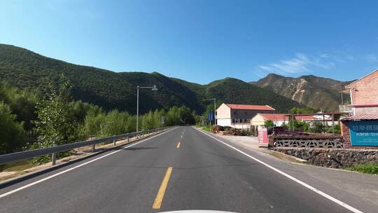 (第一视角)城市郊区车窗外的风景