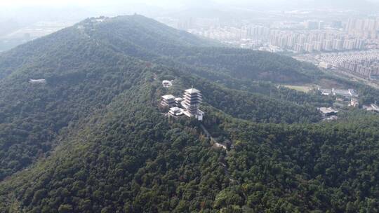 烈日正午下的杭州临平公园东来阁上空航拍