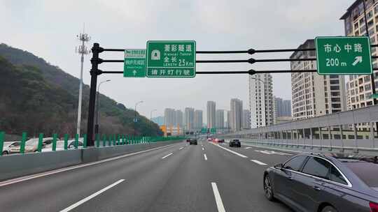 马路沿途风景开车第一视角道路公路城市视频