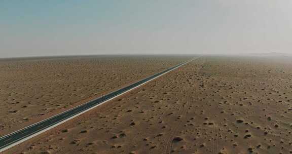 航拍沙漠公路