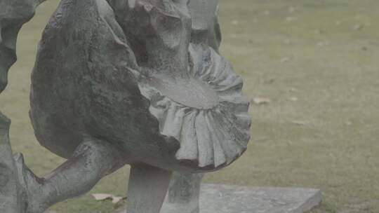 上海中山公园艺术雕像视频素材模板下载