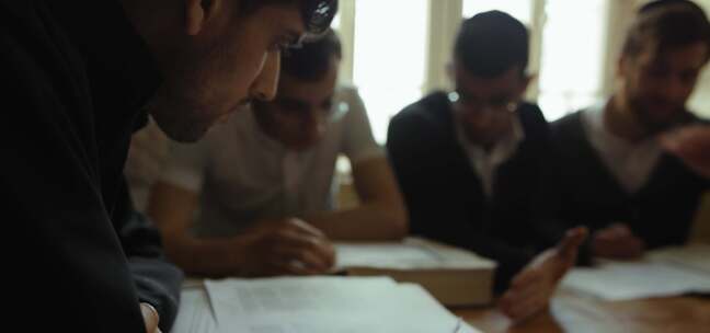 犹太学生在犹太学校学习