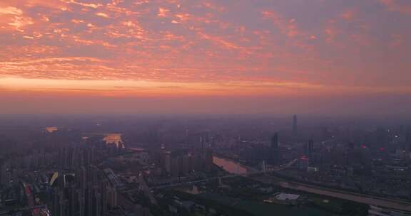 武汉夏日城市地标和天际线风光