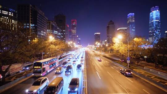 北京国贸商业中心道路夜景