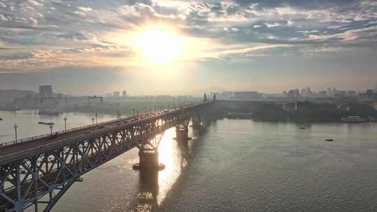 南京长江大桥车流车水马龙