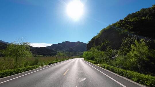 道路上行驶的汽车 第一视角