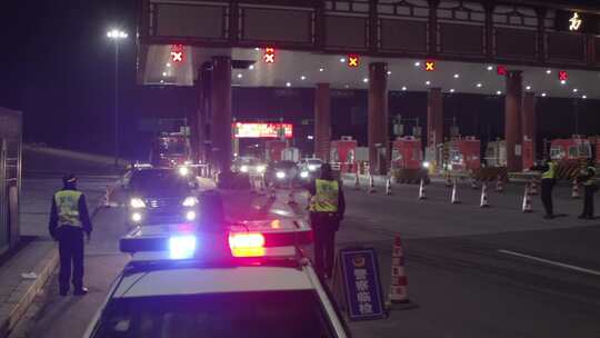 高速交警夜间查车