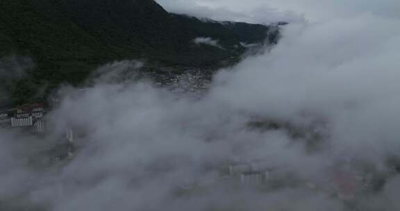 西藏林芝莲花圣地墨脱热带雨林云雾高空航拍